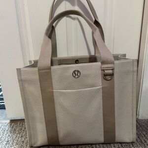 Lululemon Two Tone Canvas Tote 10L